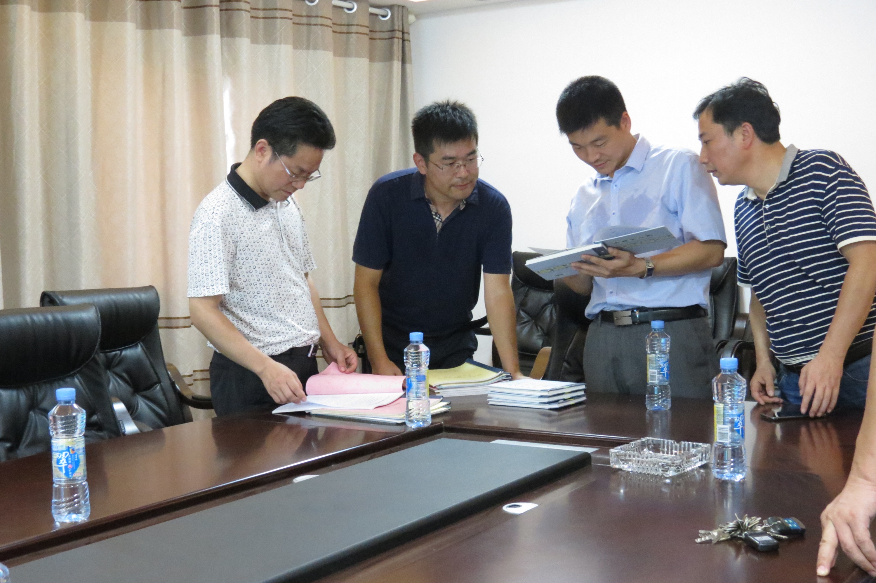 國(guó)家防汛抗旱總指揮部辦公室副主任王章立一行  赴中央防汛抗旱物資南昌倉(cāng)庫檢查工作